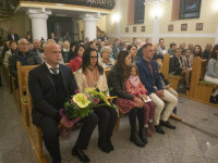 Brzezie: Biskup Włocławski poświęcił witraże i chrzcielnicę